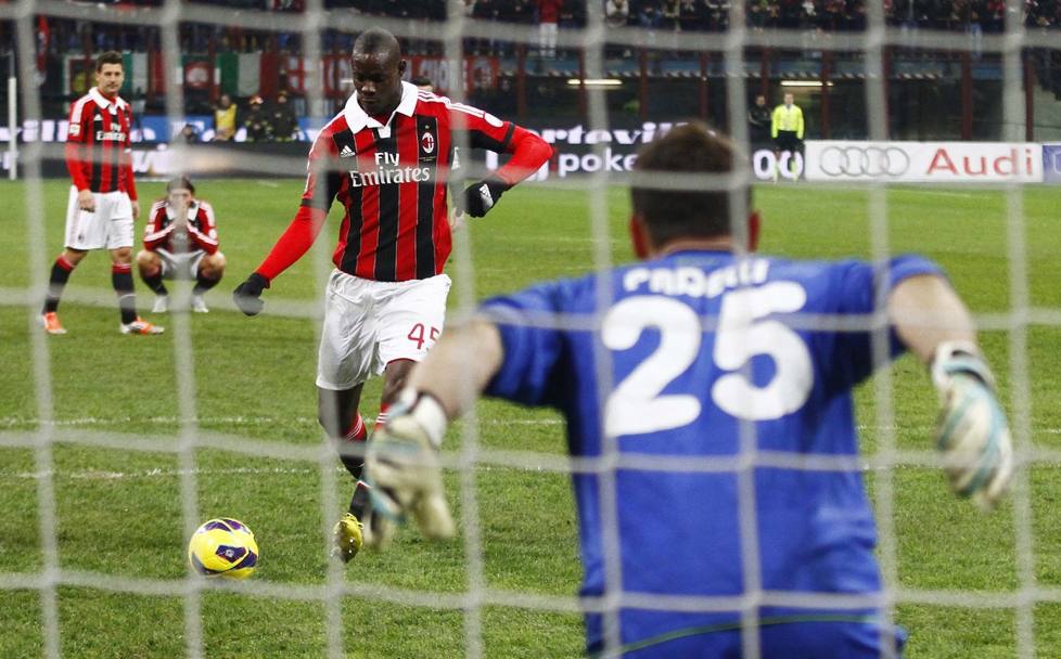 Il 3 febbraio 2013 Mario Balotelli esordisce con la maglia del Milan e segna una doppietta all&#39;Udinese: questo il secondo gol su rigore. LaPresse